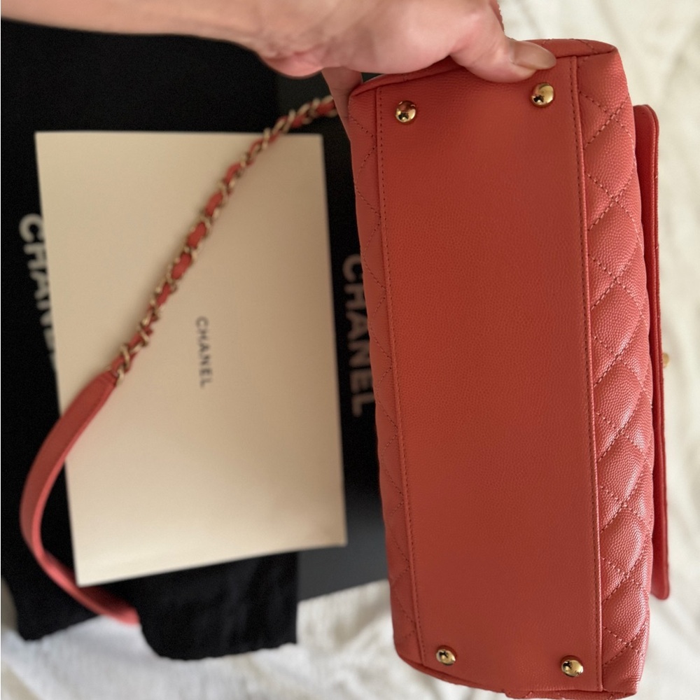 CHANEL Quilted Shoulder Bag in Coral Pink with Gold Hardware - Picture 7 of 8